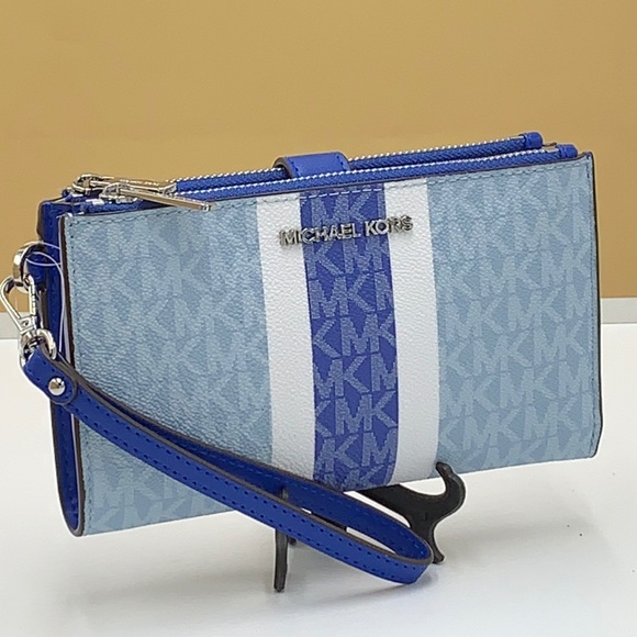 Michael Kors Handbags - MICHAEL KORS LARGE DOUBLE ZIP WRISTLET PALE OCEAN/WHITE MULTI SIGNATURE COLOR